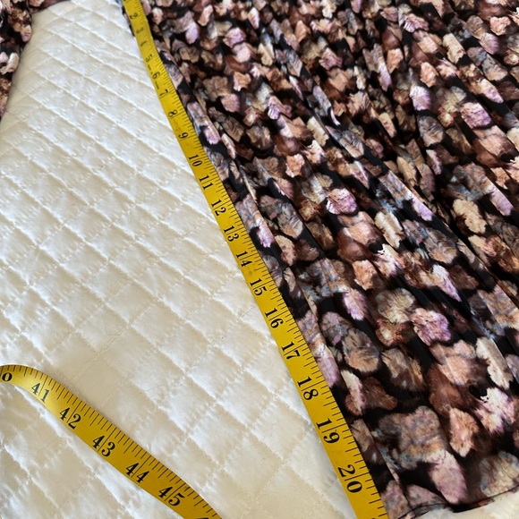 Vince multicolor, pleated cropped pants, size large - Picture 4 of 14